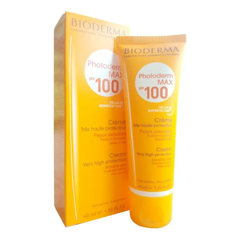 Bioderma Photoderm Max SPF 100 qablaşdırması, məhsulun yüksək SPF 100 ilə günəşdən qorunma təmin edən və həssas dəri üçün uyğun olan xüsusiyyətlərini göstərən dizayn. Krem, suya və tərliyə qarşı davamlıdır Упаковка крема Bioderma Photoderm Max SPF 100, показывающая его очень высокую защиту от солнца с SPF 100, подходящий для чувствительной кожи. Крем устойчив к воде и поту, обеспечивая надежную защиту от УФ-излучения